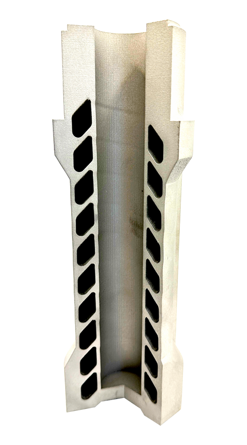 Querschnitt eines Rohrs mit einer eingebauten Kühlfunktion aus dem Metall-3D-Drucker
